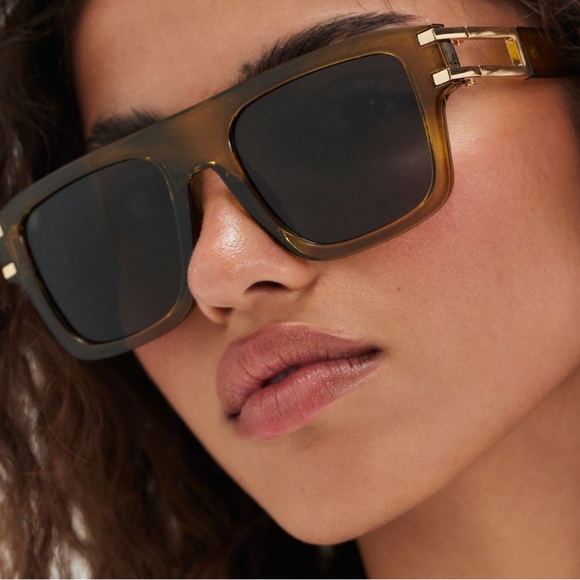 NWT Free People Summer Daze Aviator Sunglasses in Green - Picture 1 of 4